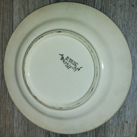 Vintage Japanese handmade plate with 3D touch dimensions and good texture. - Picture 2 of 4
